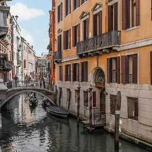 La Corte Dei Cuoridoro 2 Canal View , Venice Italy