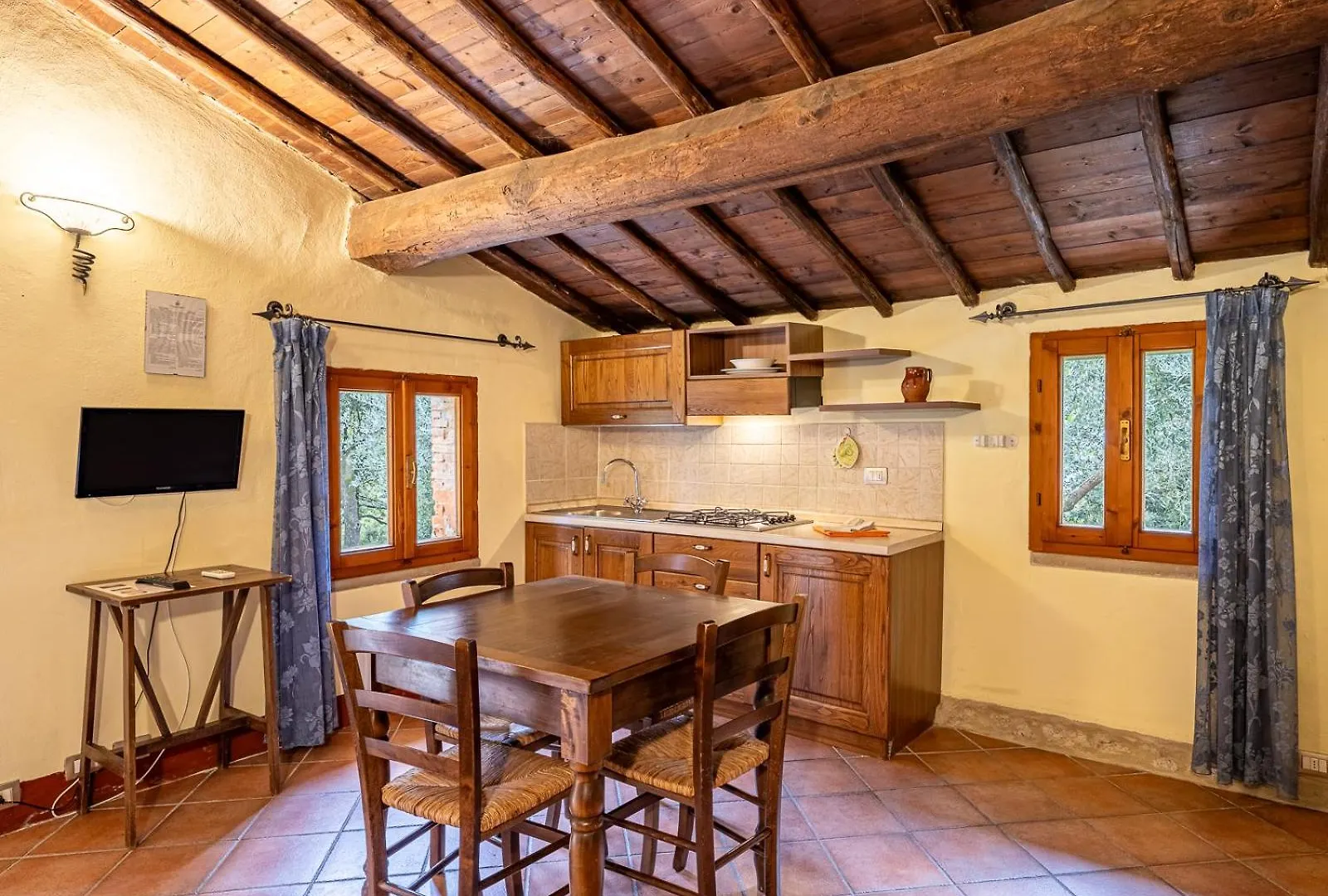 Antico Borgo Poggiarello Guest House Monteriggioni Italy